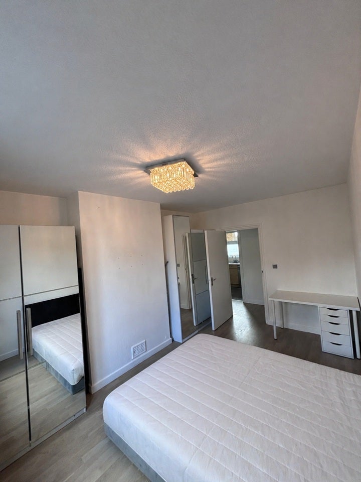 Room Wornington Road in Greater London