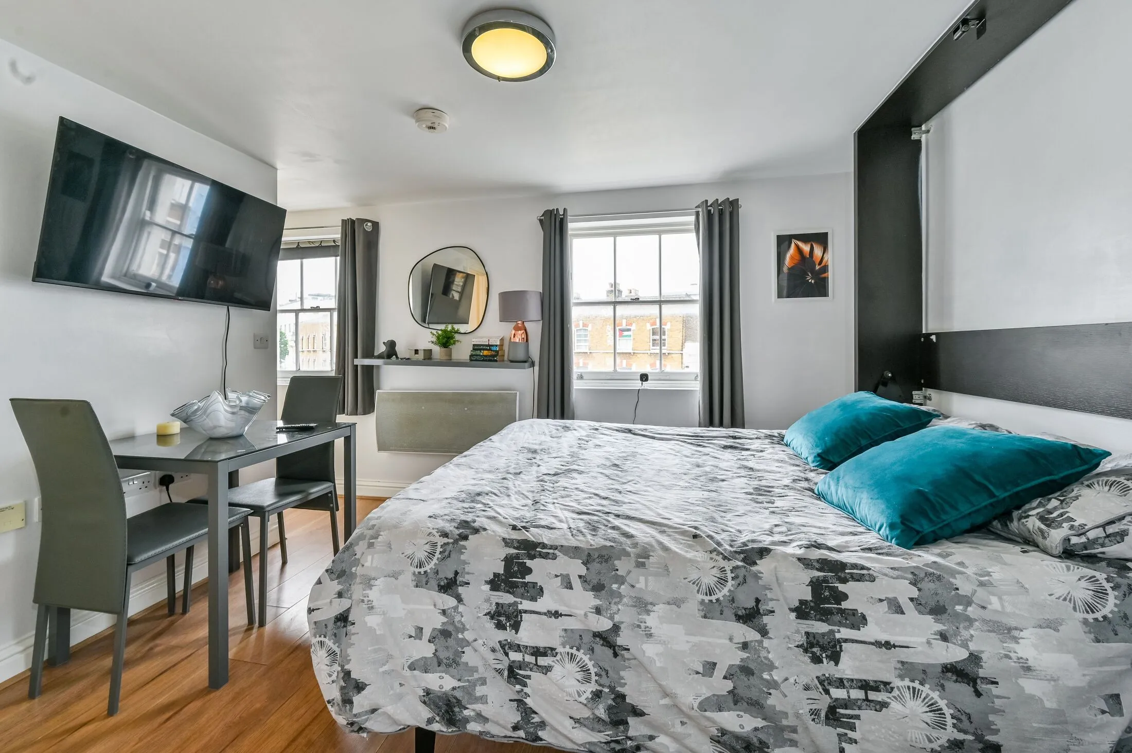 Flat Camden High Street in Greater London