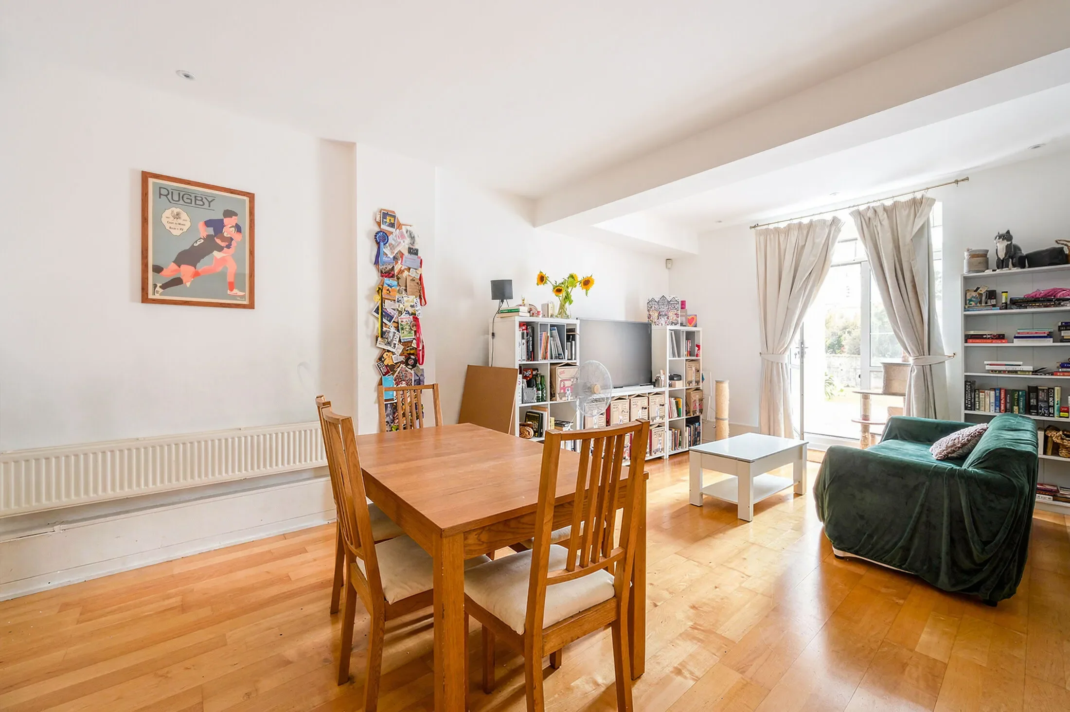 Flat Morris Road in Greater London