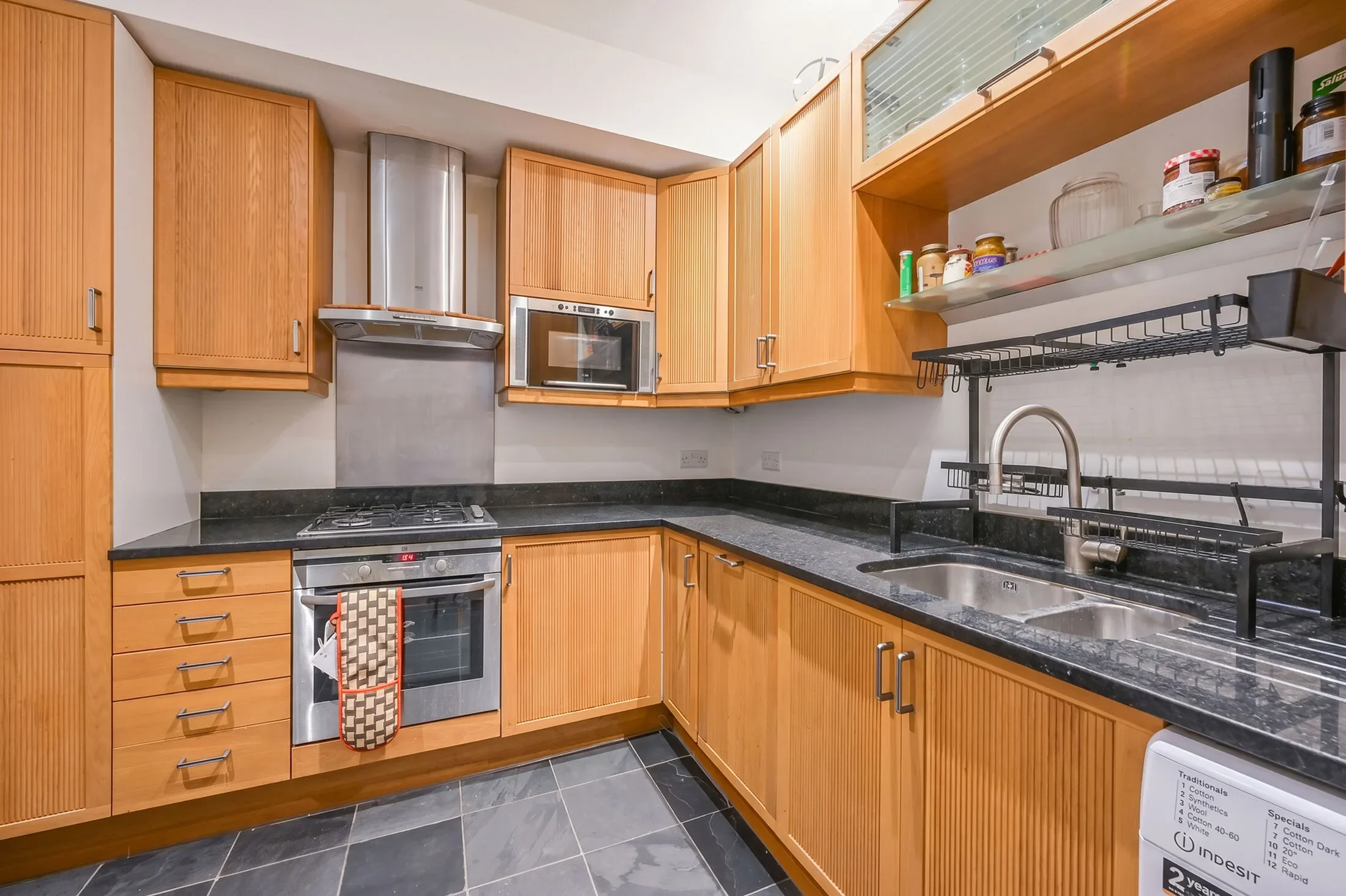 Flat Morris Road in Greater London