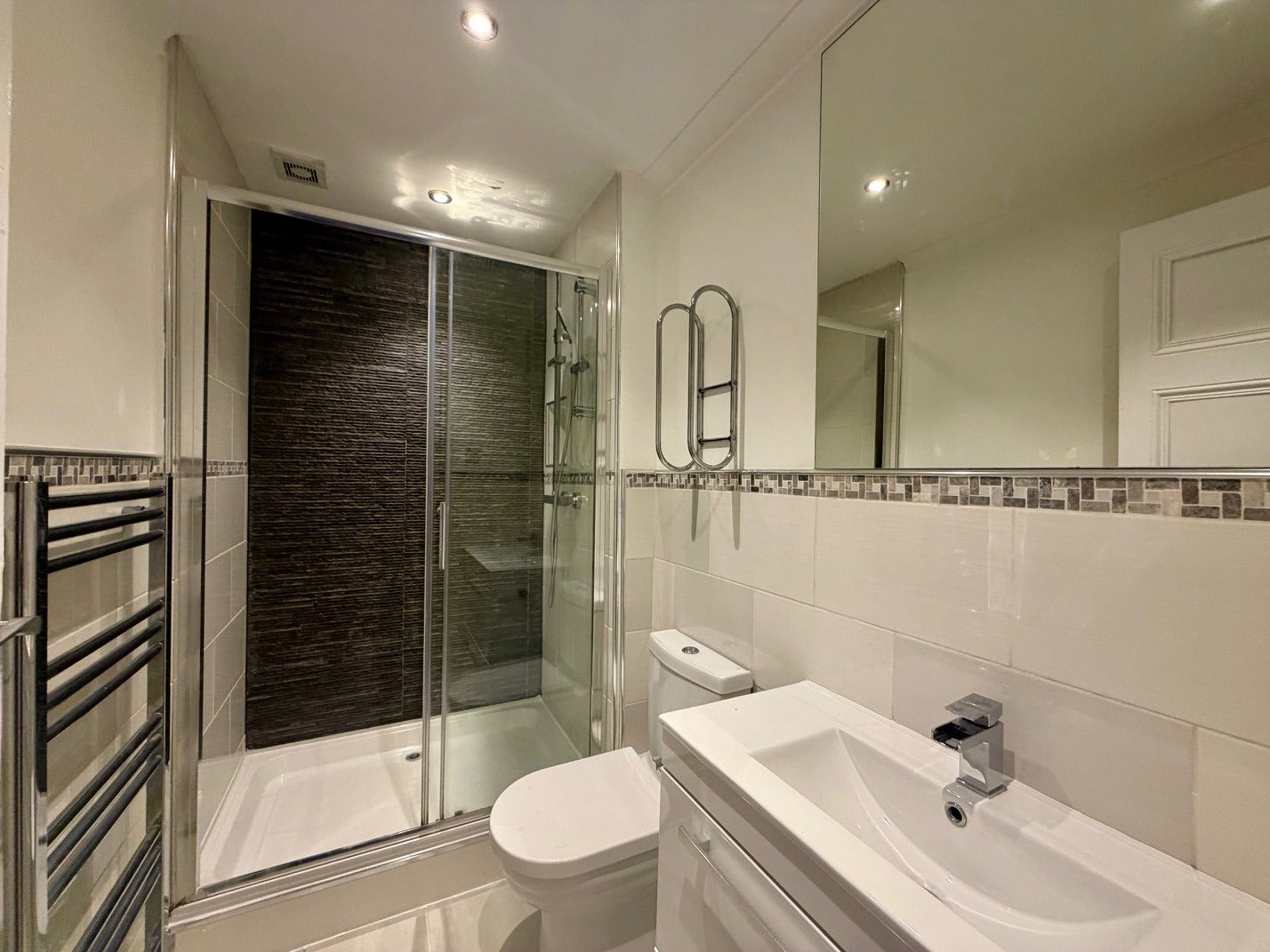 Flat Dunbeth Avenue in Coatbridge