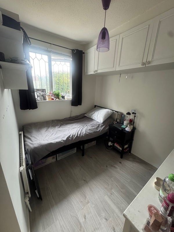 Room Chardwell Close in Greater London