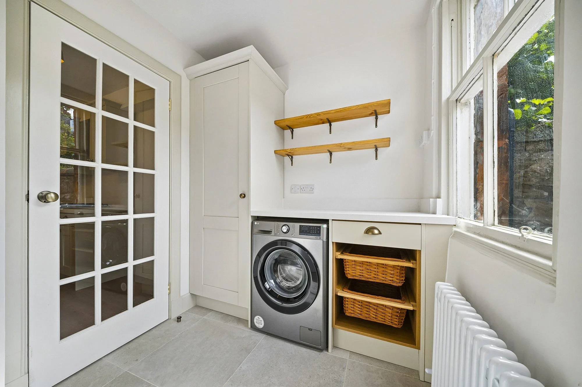 House Braidburn Crescent in City of Edinburgh