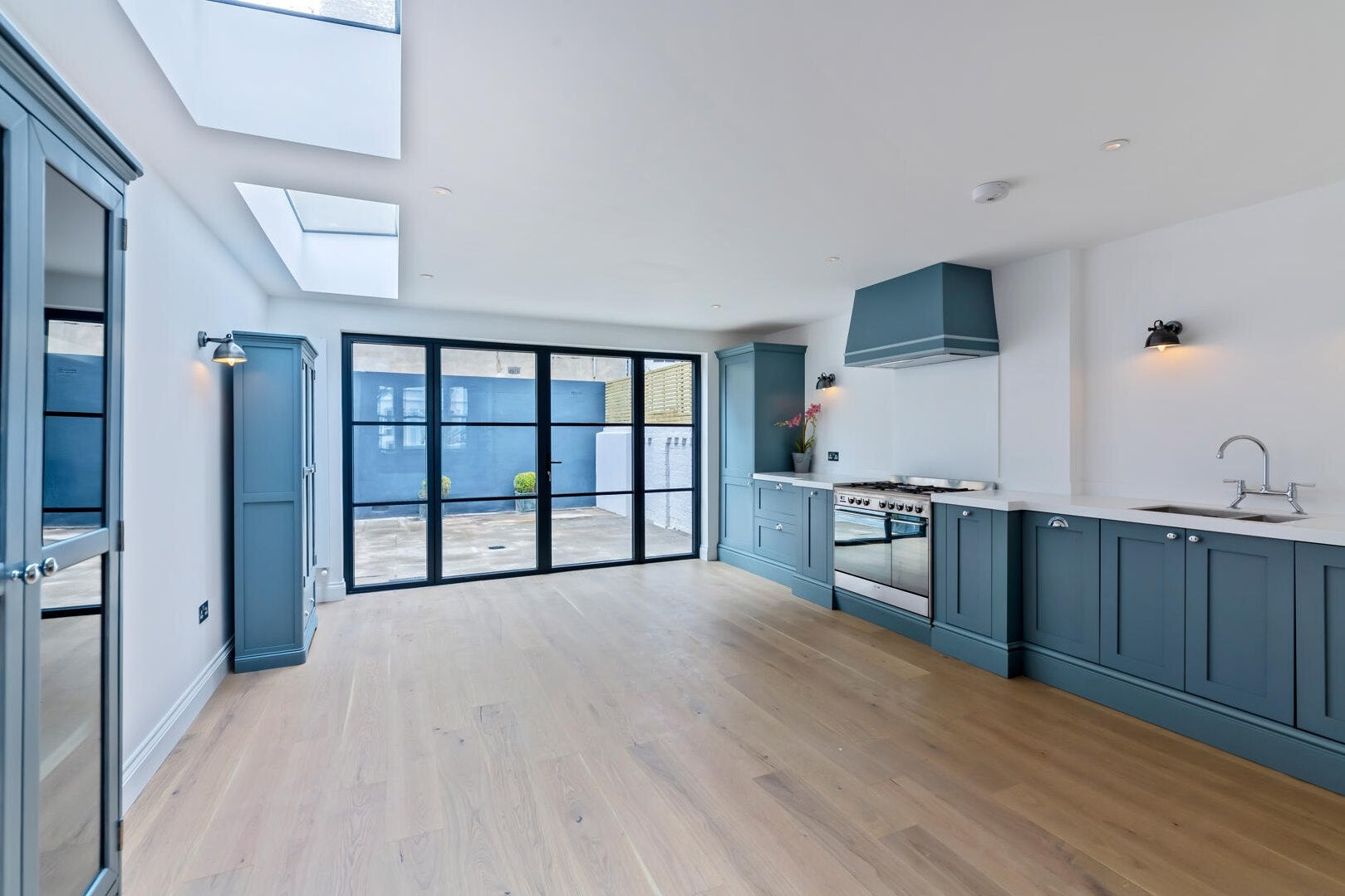 House Ewald Road in Greater London