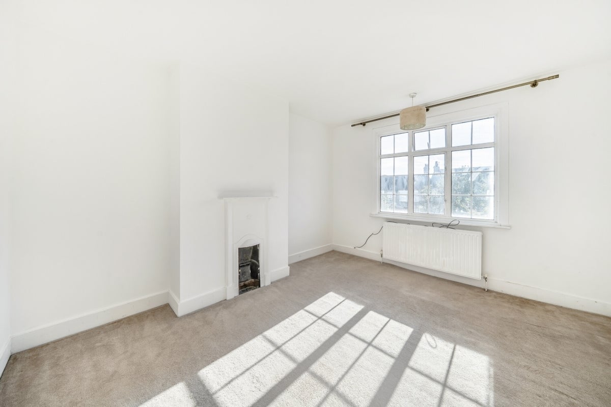 House Sylvan Avenue in Greater London