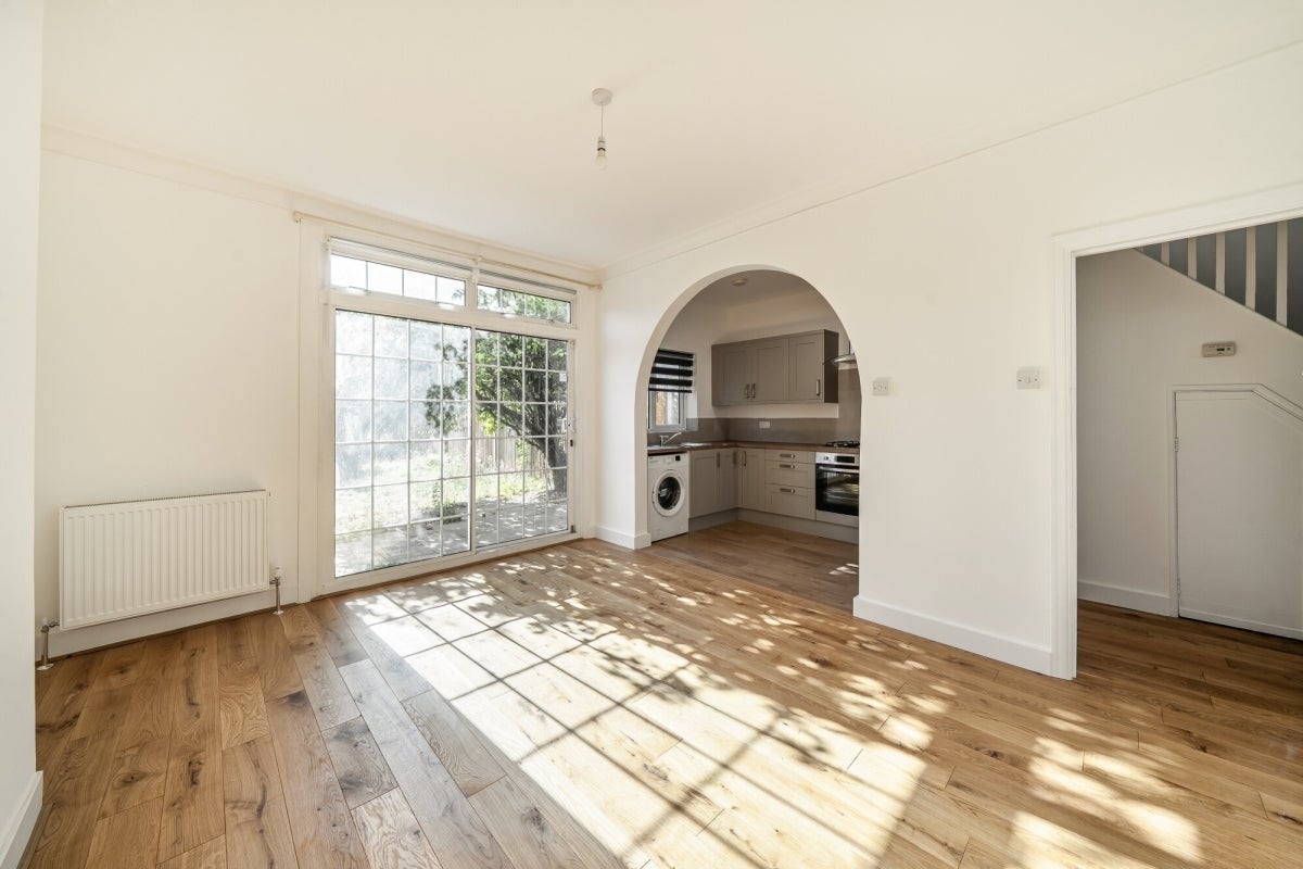 House Sylvan Avenue in Greater London