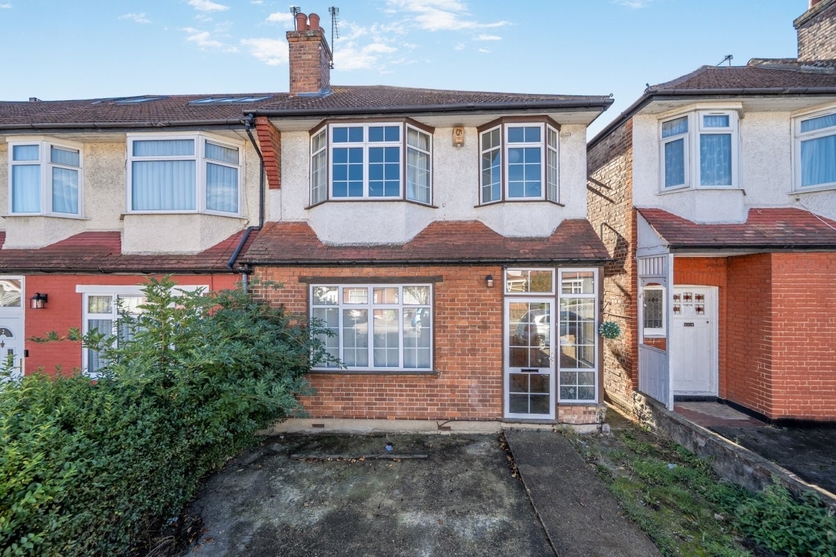 House Sylvan Avenue in Greater London
