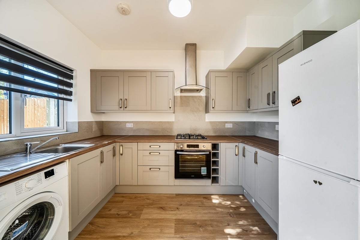 House Sylvan Avenue in Greater London