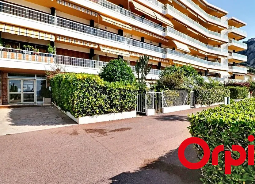 Flat Avenue Aristide Briand in Menton