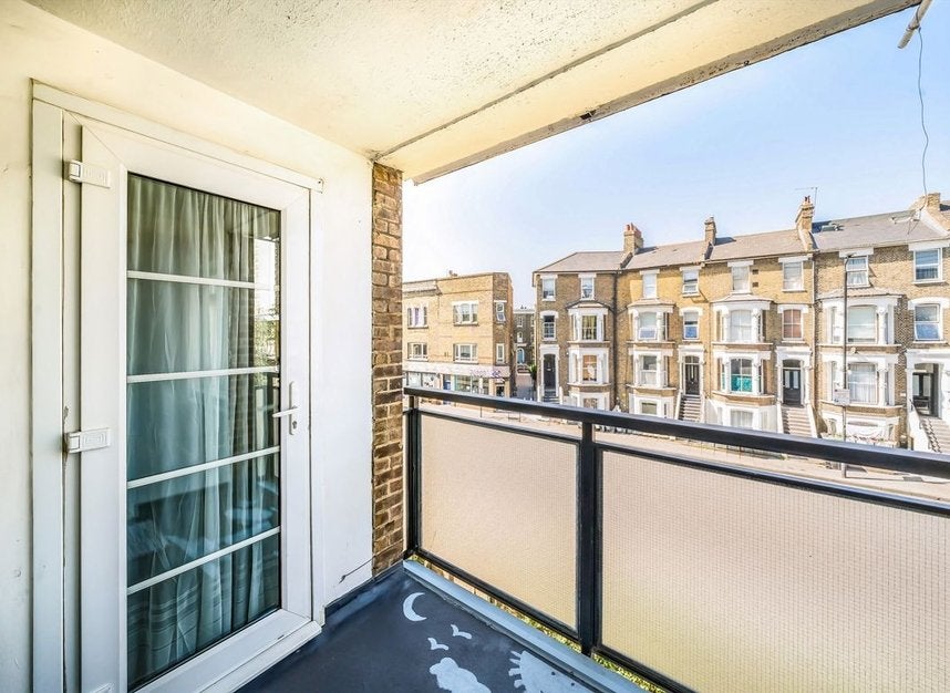 Flat Stockwell Road in Greater London