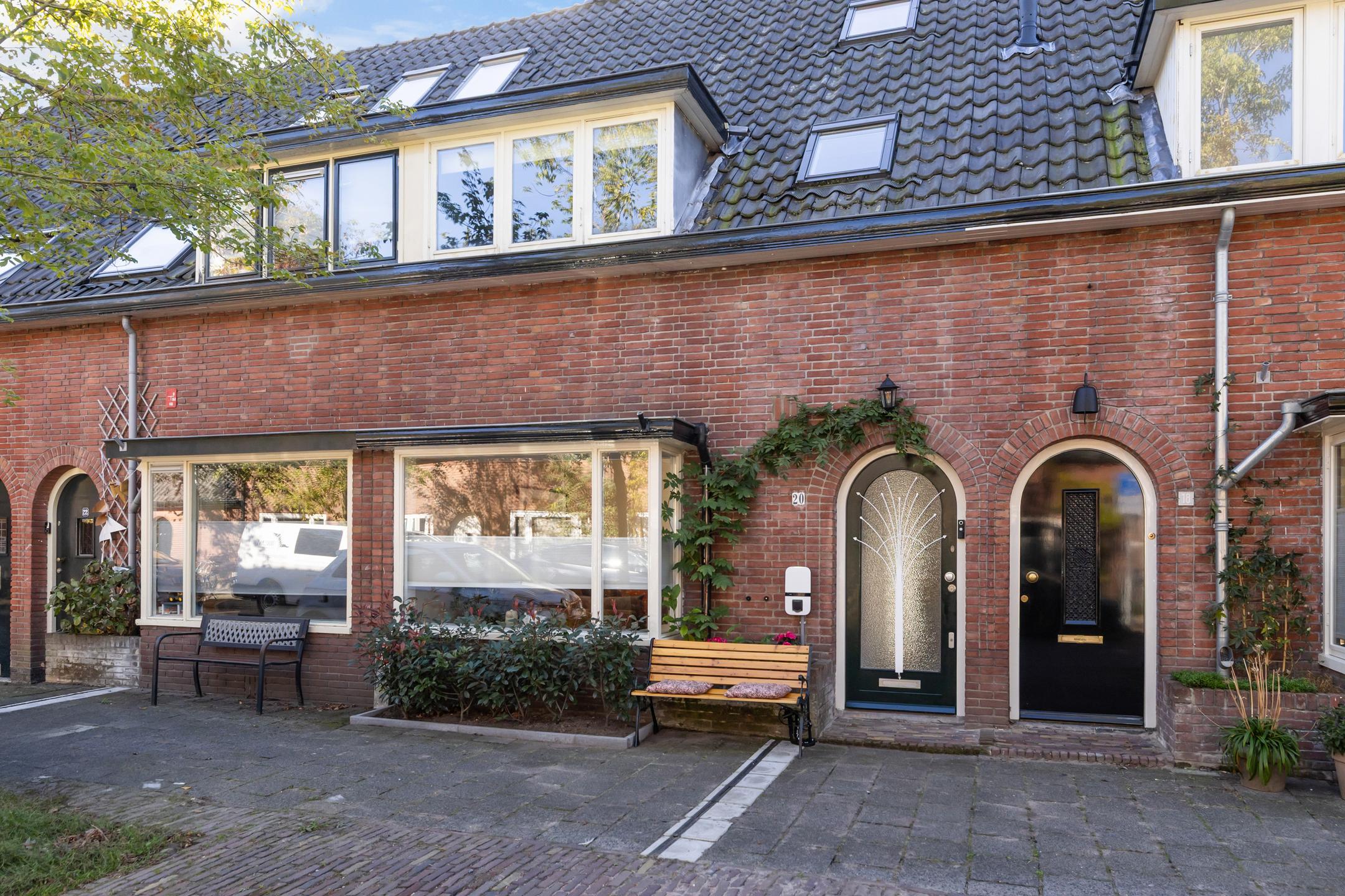 Huis Mgr. Van de Weteringstraat 20 in Hilversum