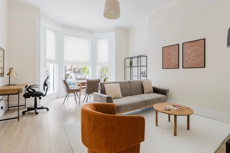 Flat Russell Road in Greater London