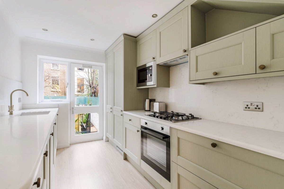 Flat Russell Road in Greater London