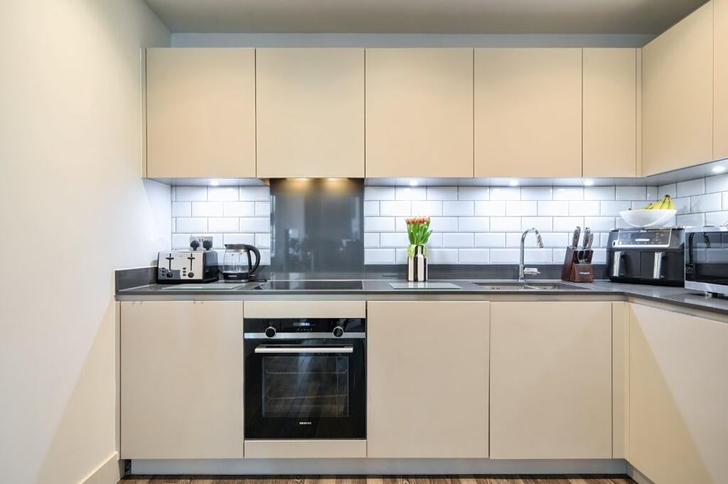 Flat Moulding Lane in Greater London