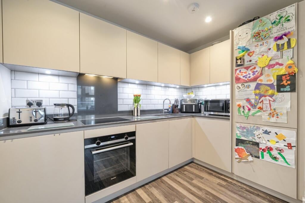 Flat Moulding Lane in Greater London