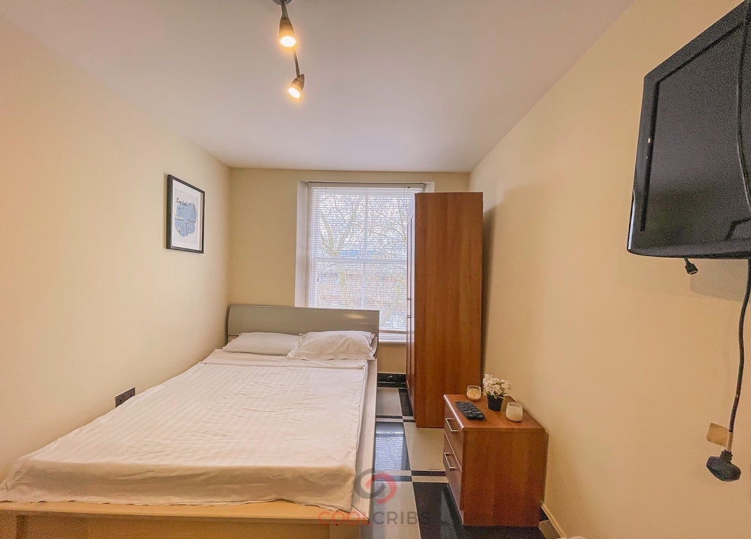 Flat Leinster Gardens in City of Westminster