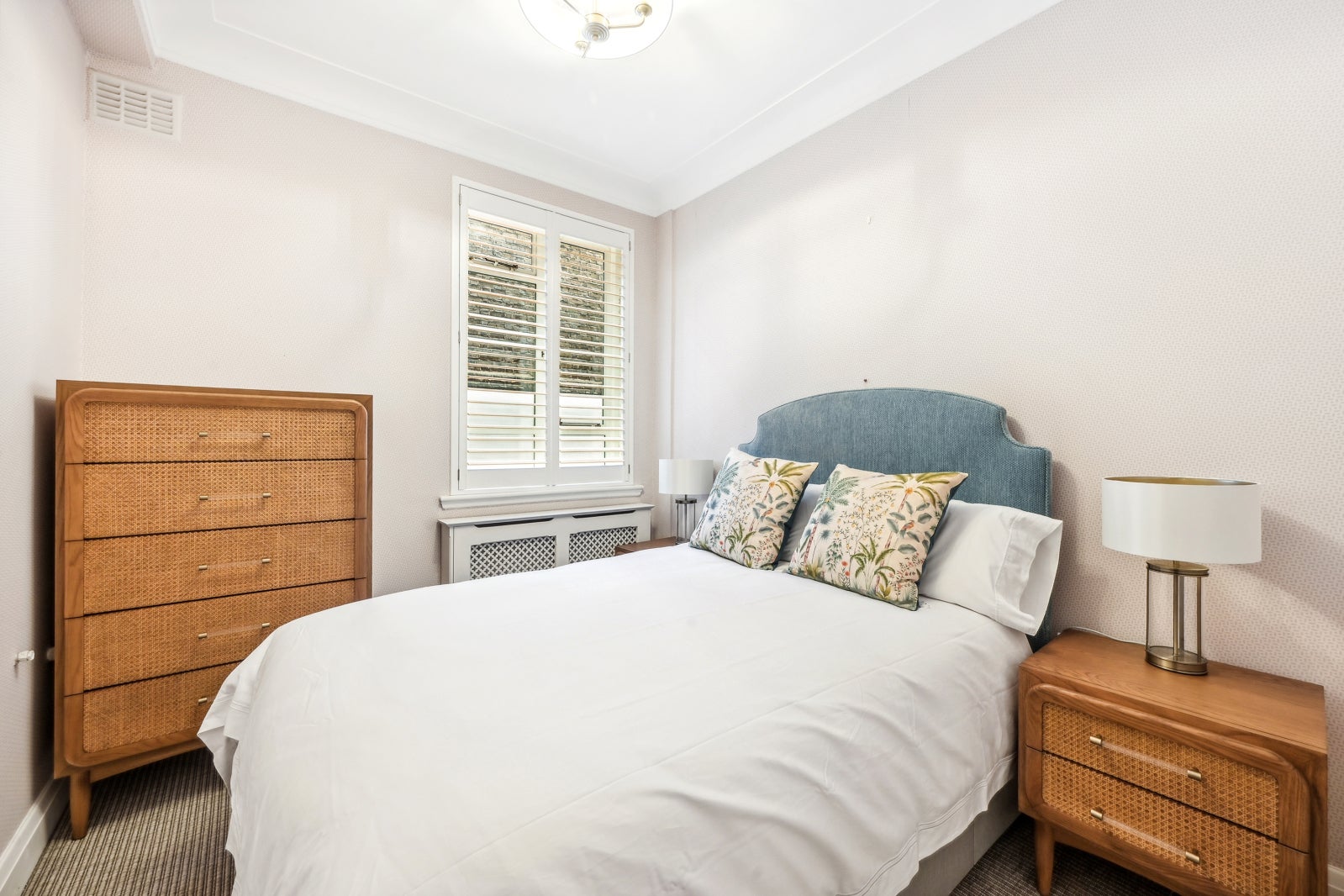 Flat Franklins Row in Greater London