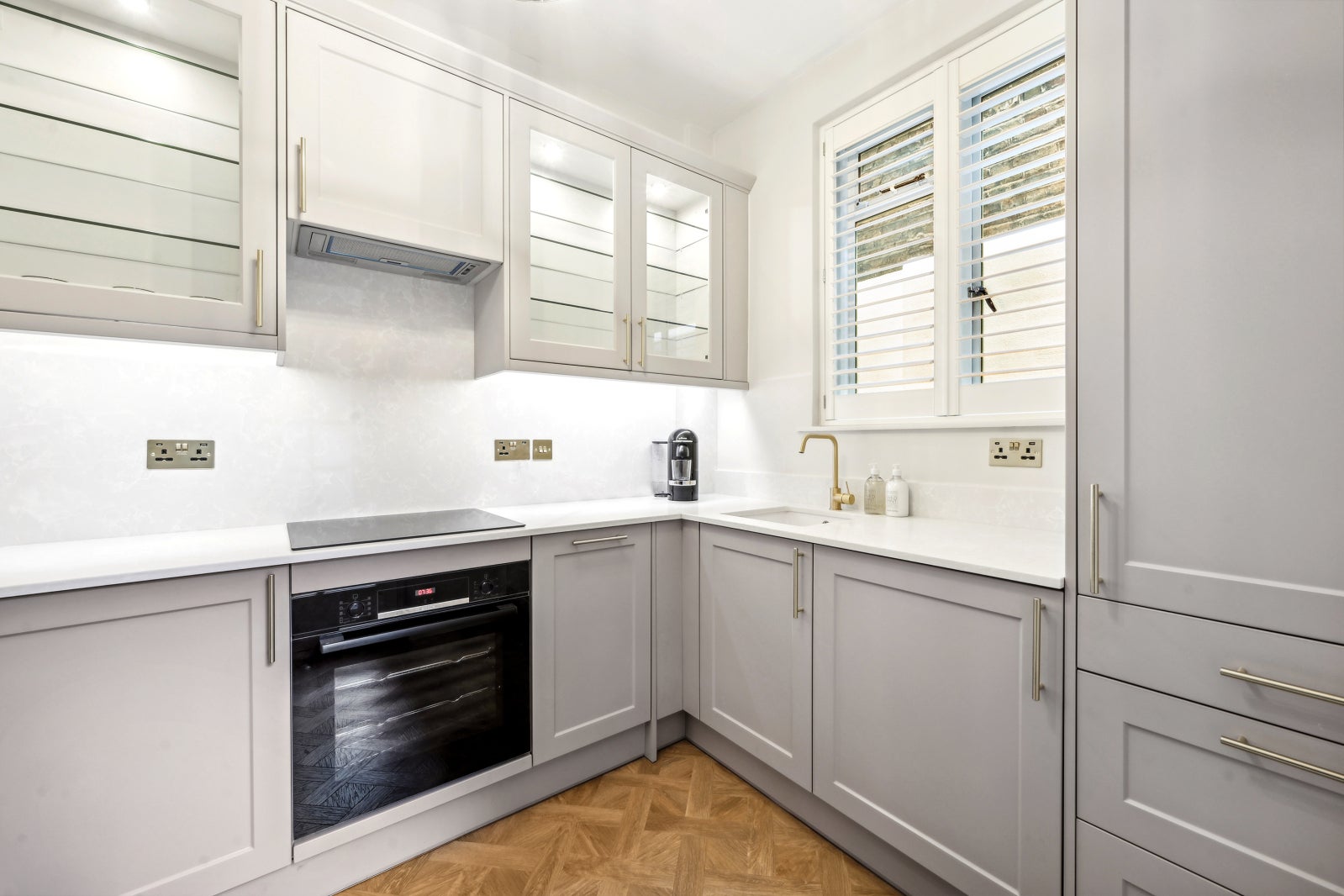 Flat Franklins Row in Greater London