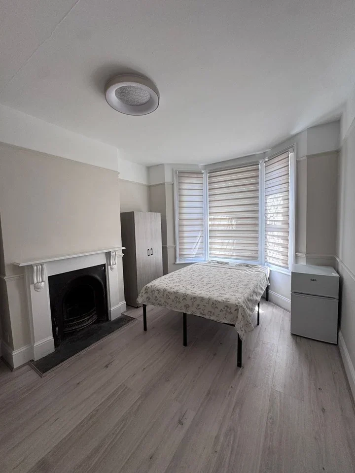 Room Moffat Road in Greater London