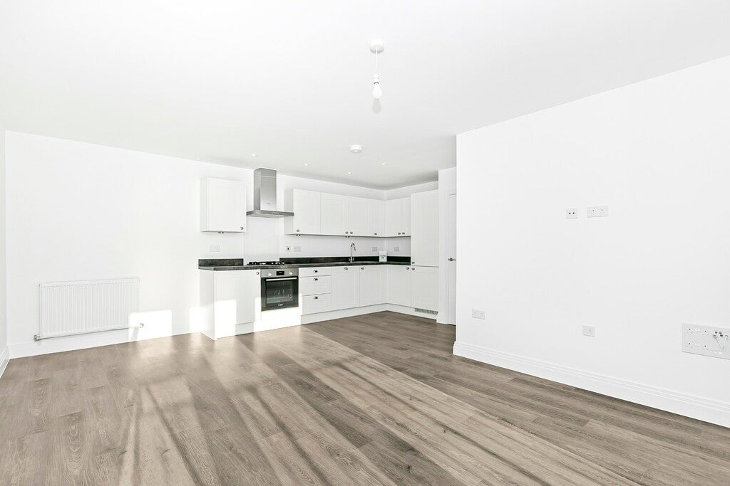 Flat Christchurch Road in Ringwood