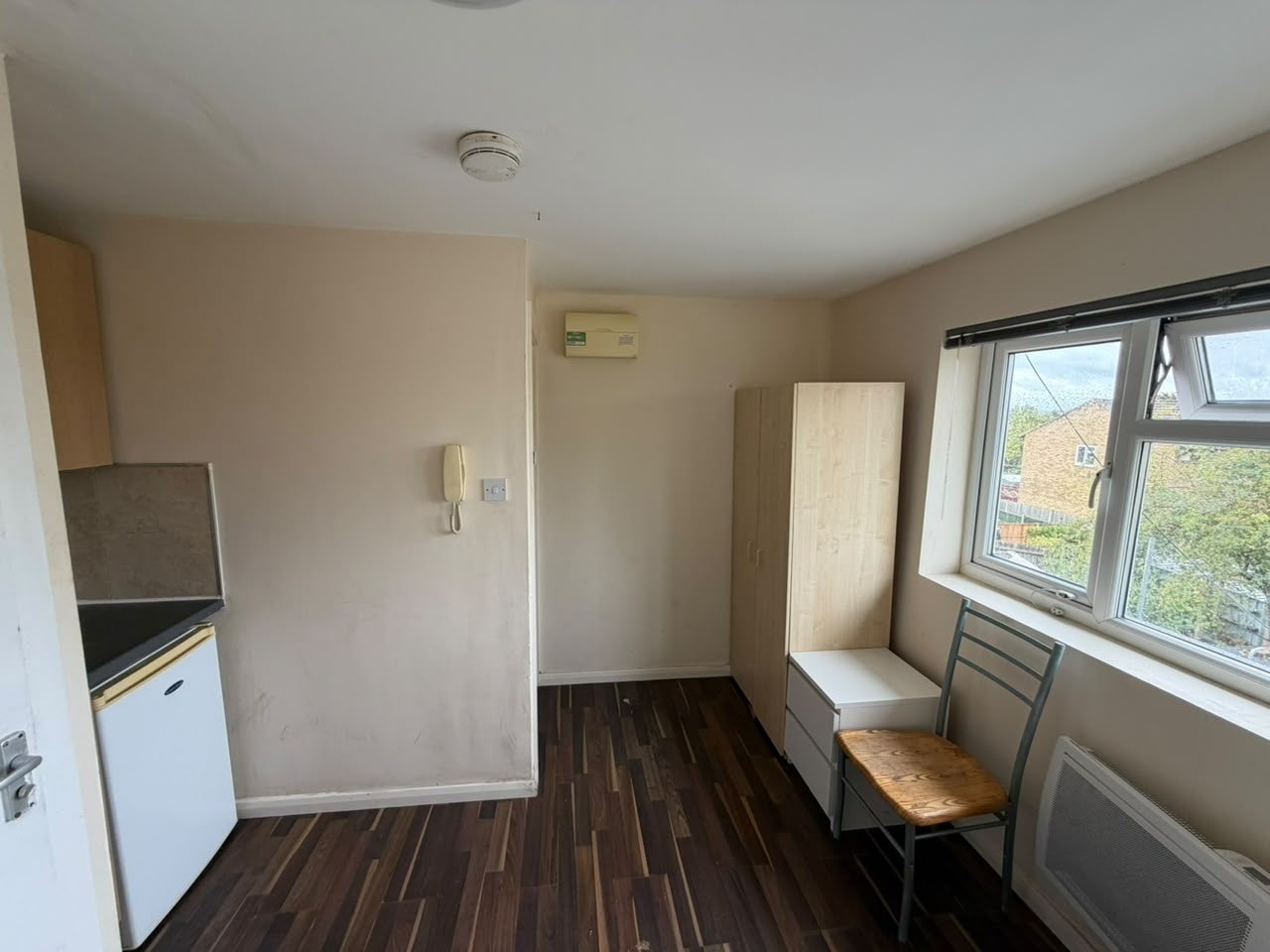 Flat Barnfield Road in Greater London