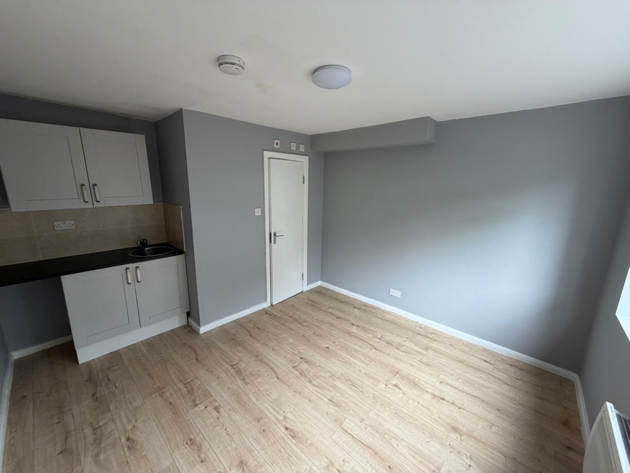 Flat Barnfield Road in Greater London