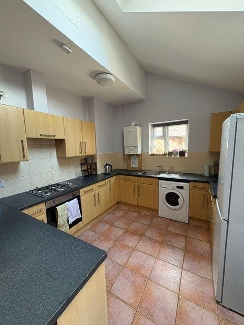Room Neill Road in Sheffield