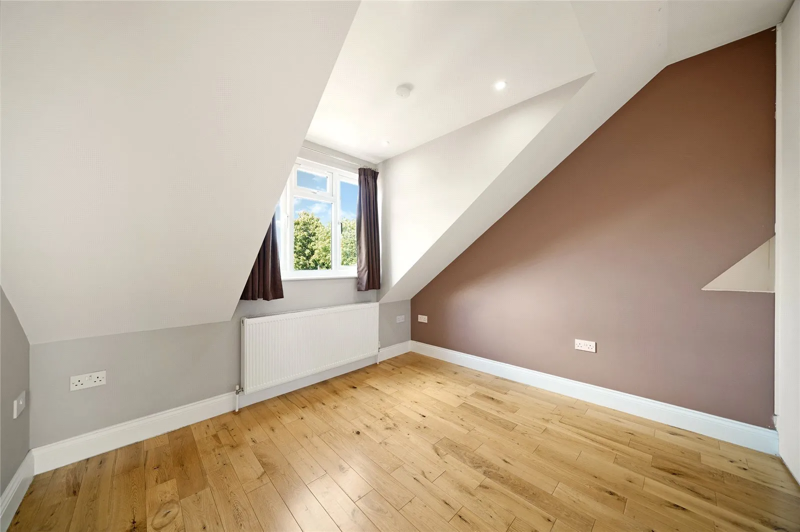 Flat Hillfield Road in Greater London