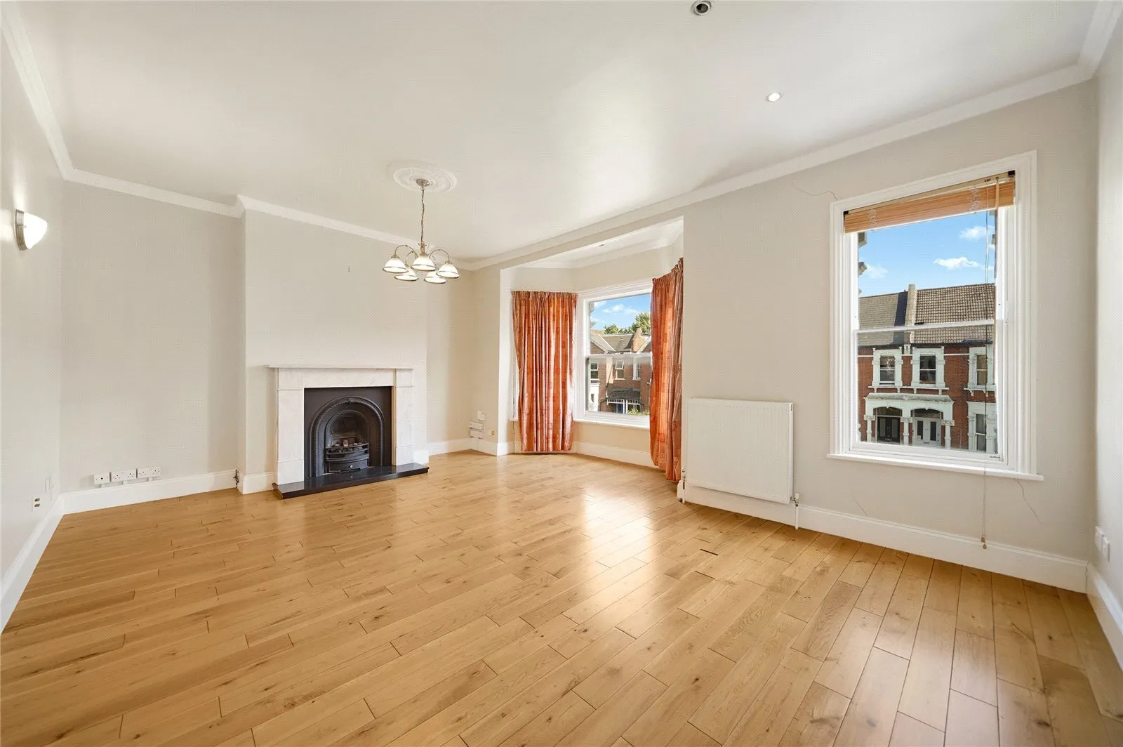 Flat Hillfield Road in Greater London