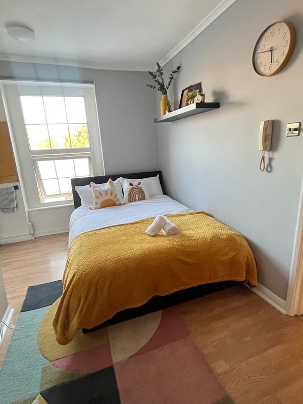 Flat Kingsland High Street in Greater London