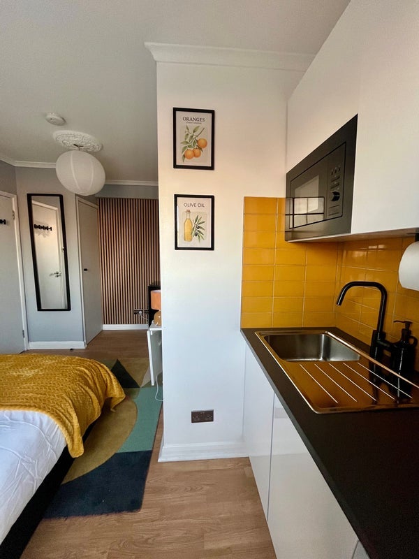 Flat Kingsland High Street in Greater London