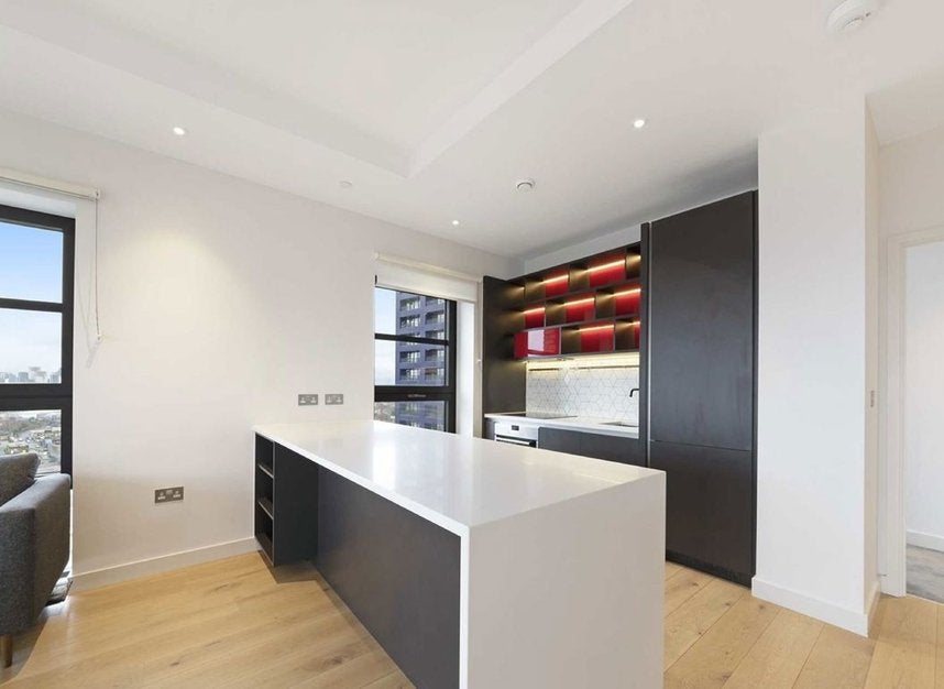 Flat Lyell Street in Greater London