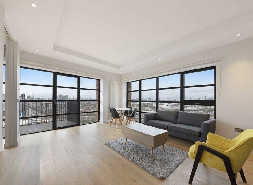 Flat Lyell Street in Greater London
