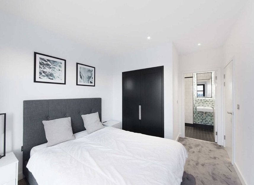 Flat Lyell Street in Greater London