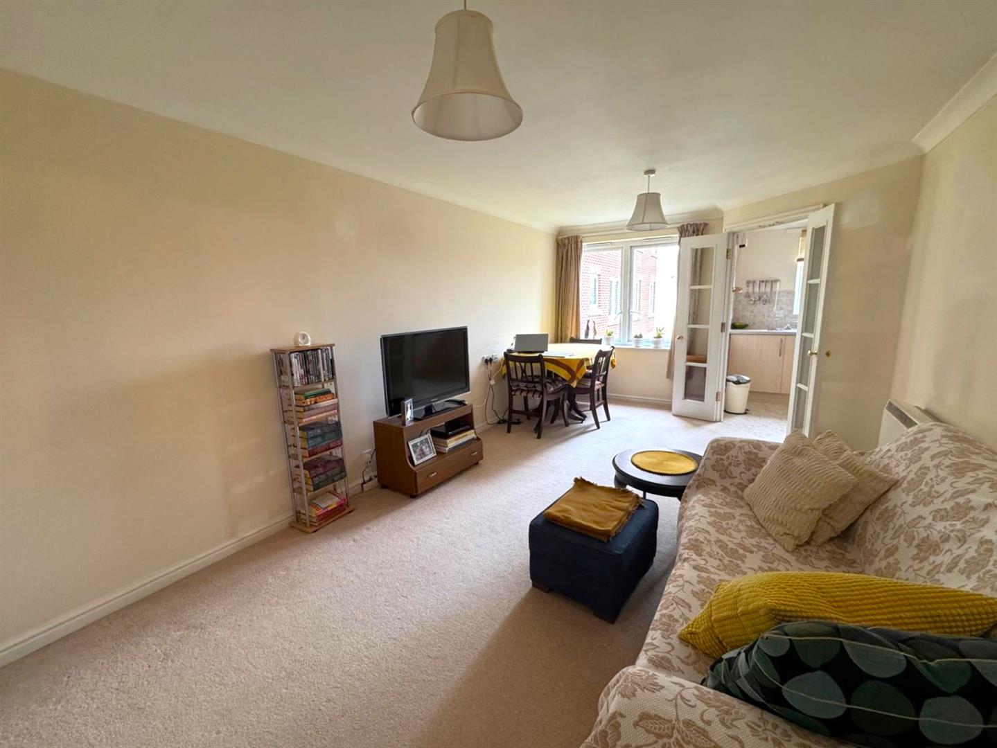 Flat Windsor Way in Rushmoor