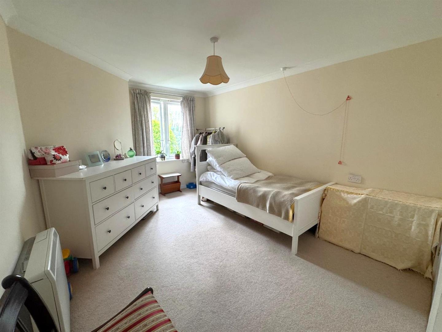 Flat Windsor Way in Rushmoor