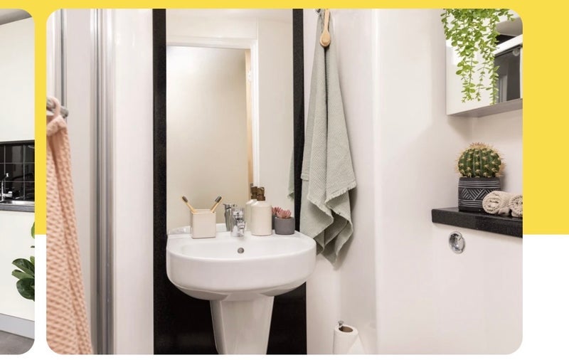 Room International Way in Greater London