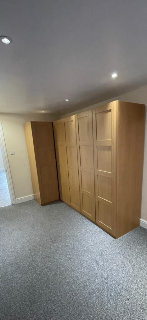Flat Charlton Park Lane in Greater London