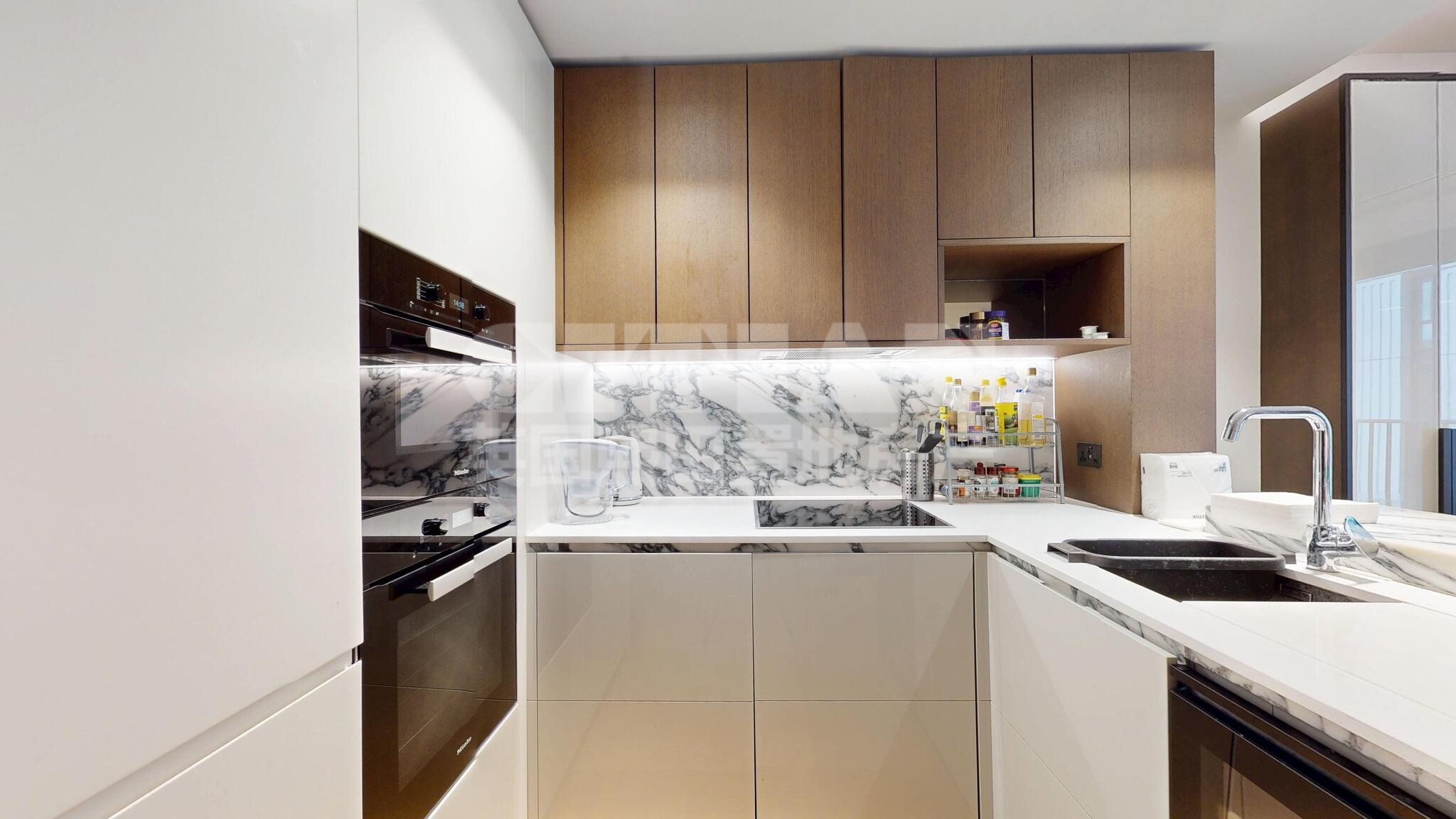 Flat Sutton Walk in Greater London