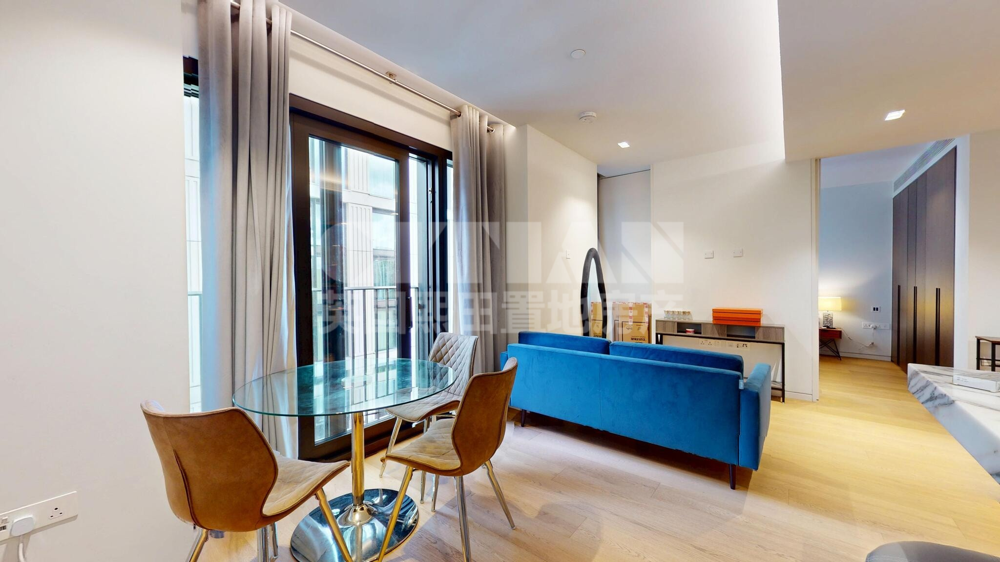 Flat Sutton Walk in Greater London