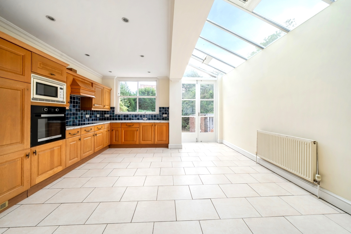 House Heathfield Road in Greater London