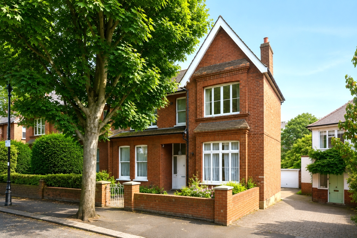 House Heathfield Road in Greater London