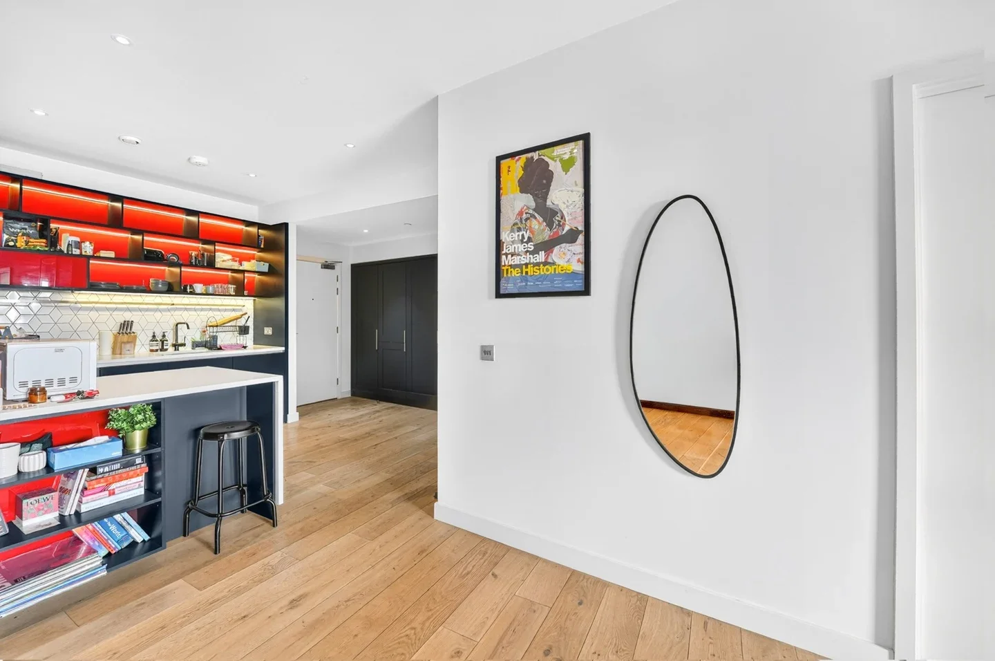 Flat Botanic Square in Greater London