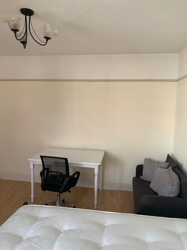 Room Mortimer Road in Bournemouth
