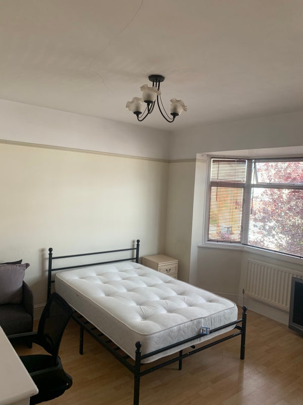 Room Mortimer Road in Bournemouth