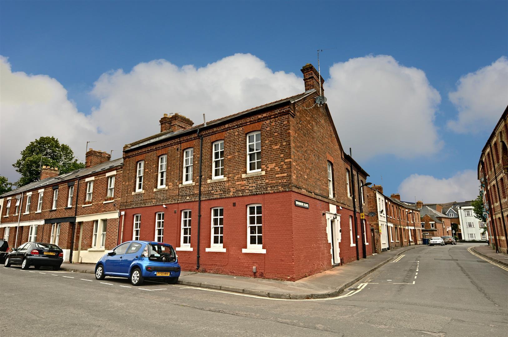 Flat Woodbine Place in Oxford