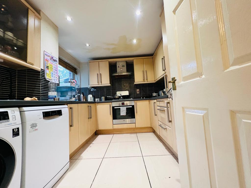 House Goodrich Close in Reading