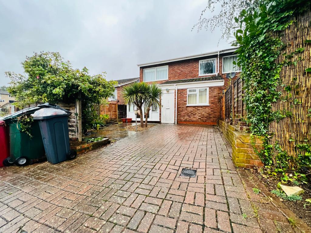 House Goodrich Close in Reading