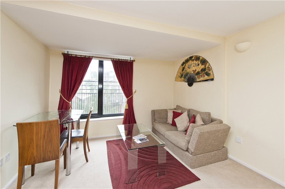 Flat Point W Access Road in Greater London