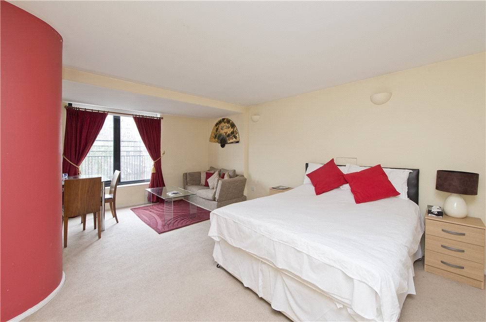 Flat Point W Access Road in Greater London